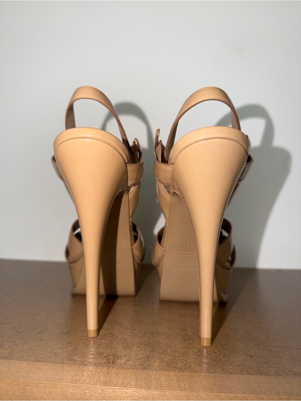 Saint Laurent Tan Patent Leather Knotted Slingback Heels - Picture 4 of 4